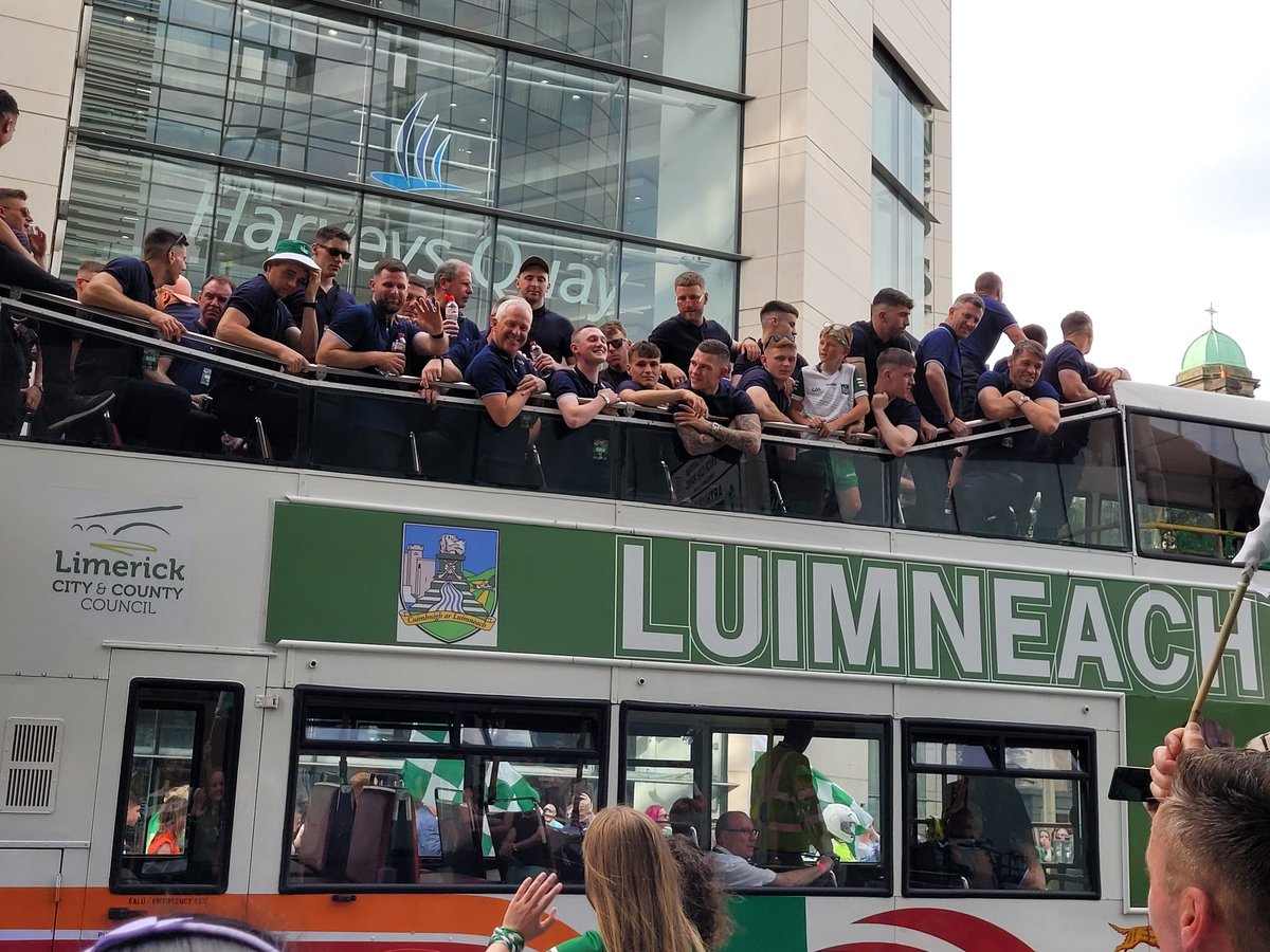 Vision2Optician's tweet image. Amazing Atmosphere in Limerick tonight! #vision2opticians #LuimneachAbú #3INAROW