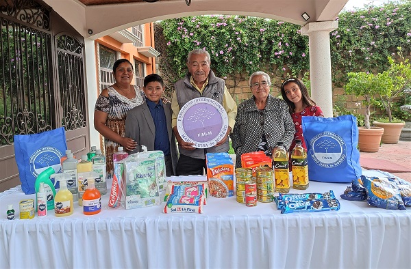 FIMLM's tweet photo. La Dra @MLPiraquive continúa aportando al bienestar de familias mexicanas con la entrega de 200 despensas integrales en el municipio de Cuautitlán Izcalli, Edo. de México. Gracias a Verde Valle @costco_mexico @StanhomeMx @Scholastico_MX por unirse a nuestra #LaborSocial. https://t.co/JNAknMXdRI