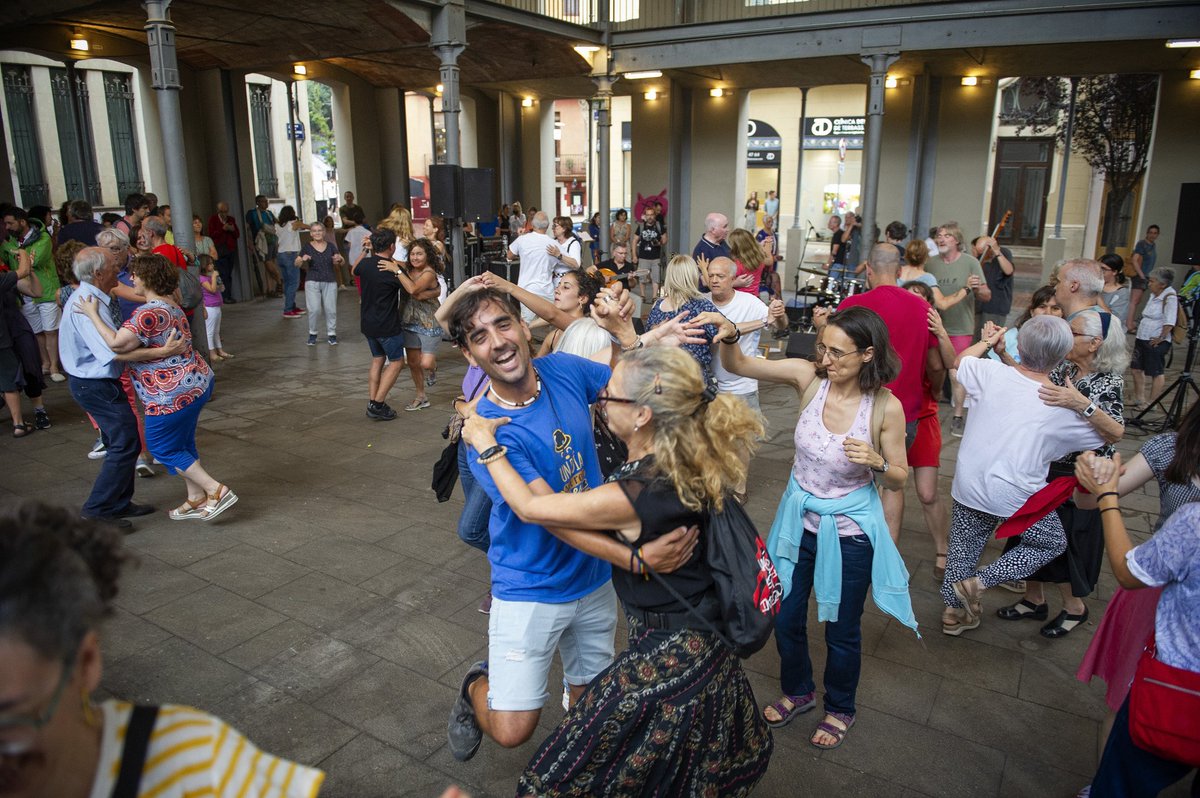 AlbertoTallon's tweet photo. Treure ball de #FestaMajorTerrassa22 #Terrassa #Fotoperiodismo #photojournalism https://t.co/nunDBsAOev