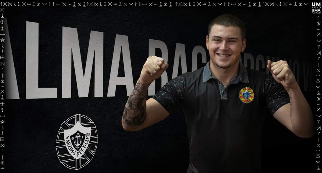OFICIAL | Francisco Longras, guarda-redes de 18 anos, promovido à equipa principal do Varzim SC.