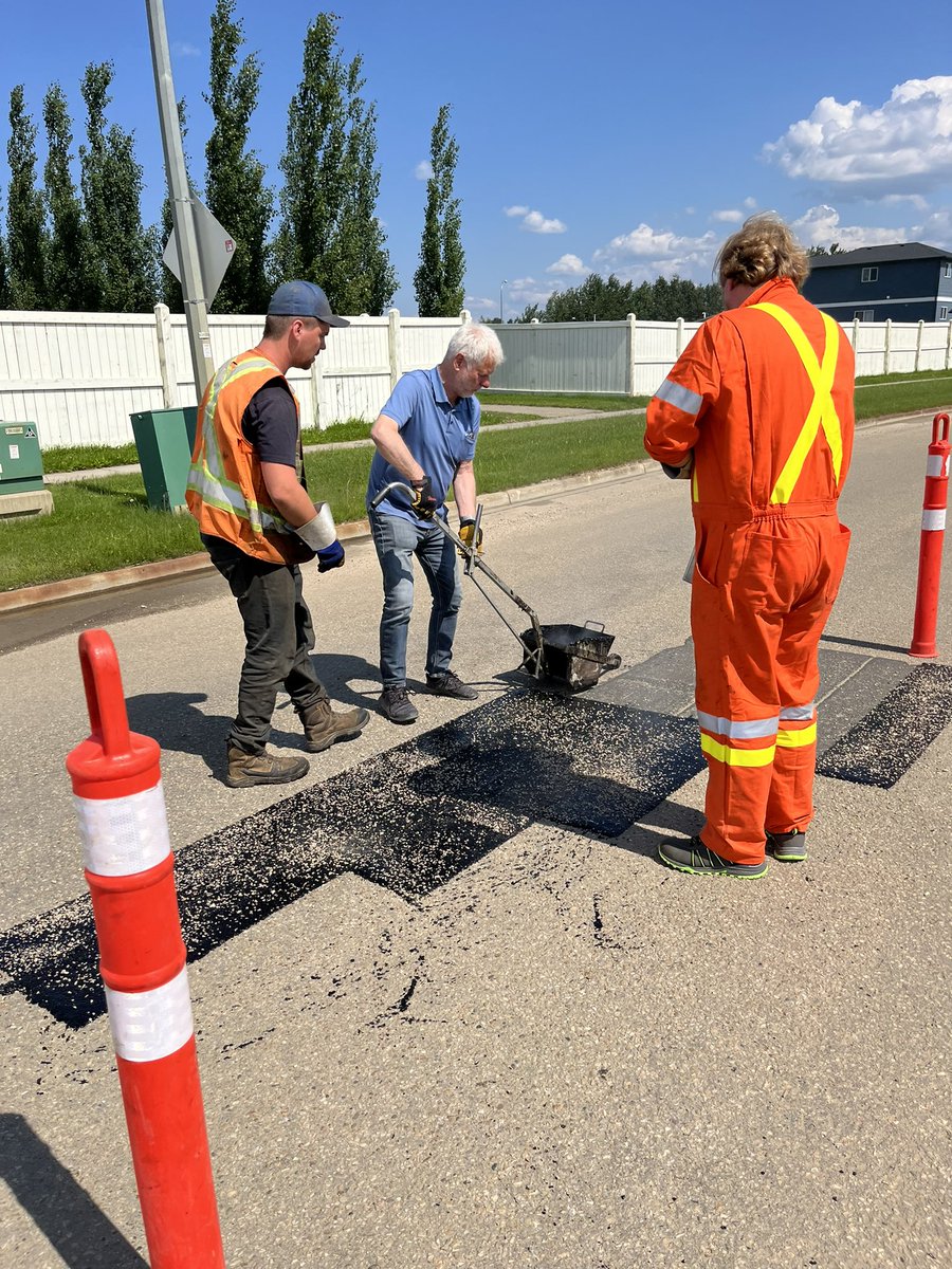 Paveitconst's tweet photo. Our friends from Denmark (who are the creators of Plastasphalt) spent some time in Slave Lake last week. It was great having them here to show us some tips and tricks along with a great visit! We can't wait to have you back! https://t.co/gHYufZyiIW