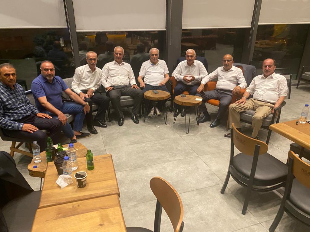 Başkanımız <a href="/RTErdogan/">Recep Tayyip Erdoğan</a>’ın daveti ile Ankara’ya gelen partimizin geçmiş dönem #Siirt İl, İlçe ve Belde Belediye Başkanları ile İstişare ve Değerlendirme Toplantısı sonrası hoş bir sohbet…
<a href="/Akparti/">AK Parti</a> 
<a href="/AkPartiSiirt/">AK Parti Siirt</a>