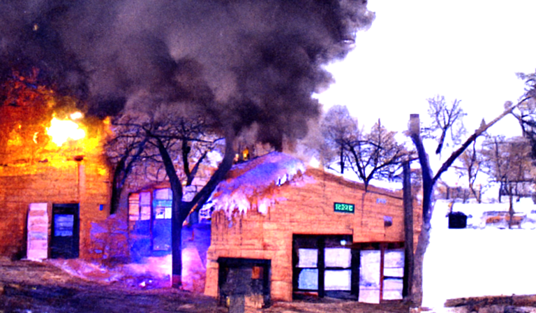 minneapolis 3rd precinct burning https://t.co/WBSVEoVygK https://t.co/Pb8vImf5Lm