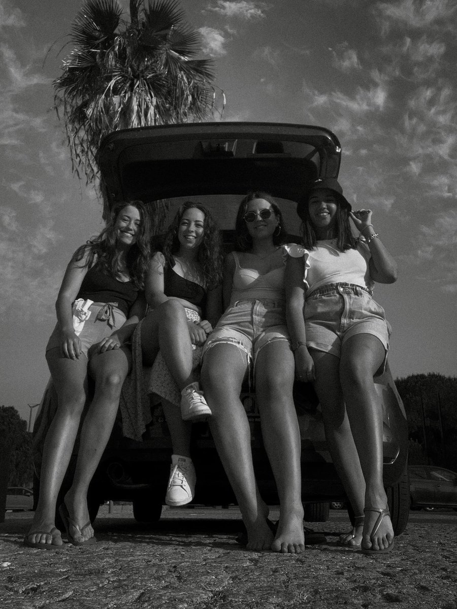 katarinachilk's tweet photo. As girls em albufeira 🏖🌄 https://t.co/La3n15JVkX