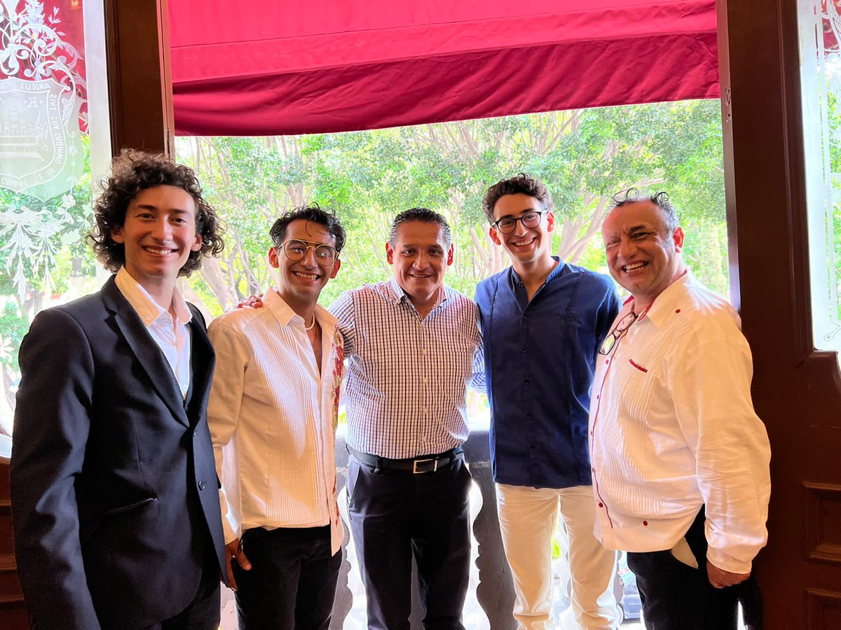 LaBandaQueSalta's tweet photo. Todo un placer estar con el Coordinador General de Comunicación Social del H. Ayuntamiento de Puebla @fercortes82 #LeccionDeCaballerocidad https://t.co/25vo9ZyhSd
