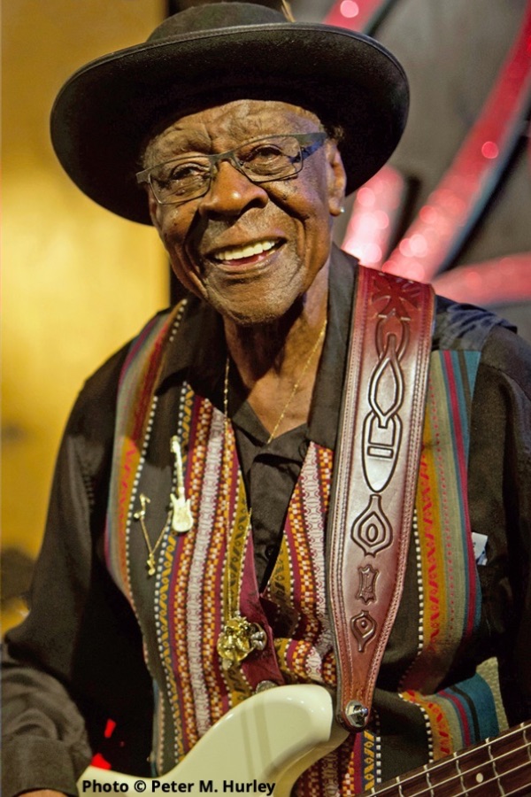 ChicagoBluesNet's tweet photo. Choose Blues from Chicago...Read this week's FREE bBlues Note newsletter featuring the legendary Bob Stroger, Joanna Connor, Johnny Burgin, Dave Specter and more Chicago Blues Masters! https://t.co/k0dnl77V0T
#chicagoblues #learnblues #playblues #blues https://t.co/TpV7Ex3g2C