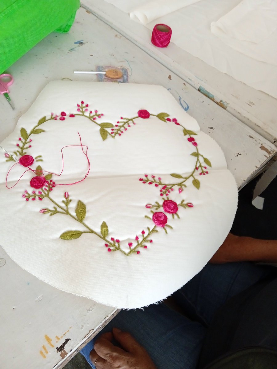 Taller de bordado en el <a href="/CCCC_Ecatepec/">Centro Comunitario Ciudad Cuauhtémoc</a> 🌱♥️😊.