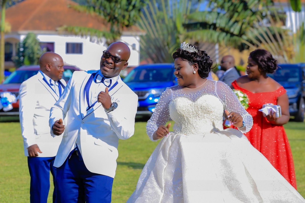 DanielLutaaya's tweet photo. I resigned my formal famous job to take wedding photos and Videos. 
Am I crazy 🤔What do you think? https://t.co/Aqsi79z7xb