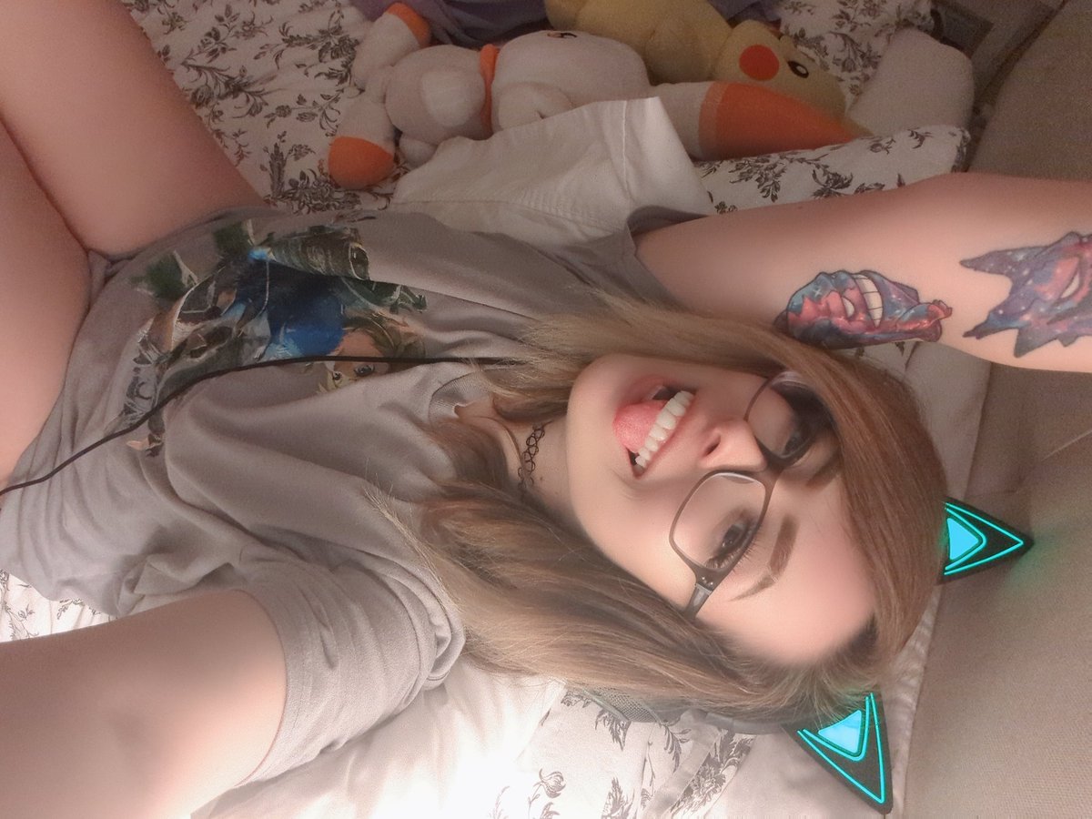 Have I ever mentioned how much I love my bestie <a href="/FilmAndGeekism/">Alex Madley. /Parody | Commentary/</a> #wce