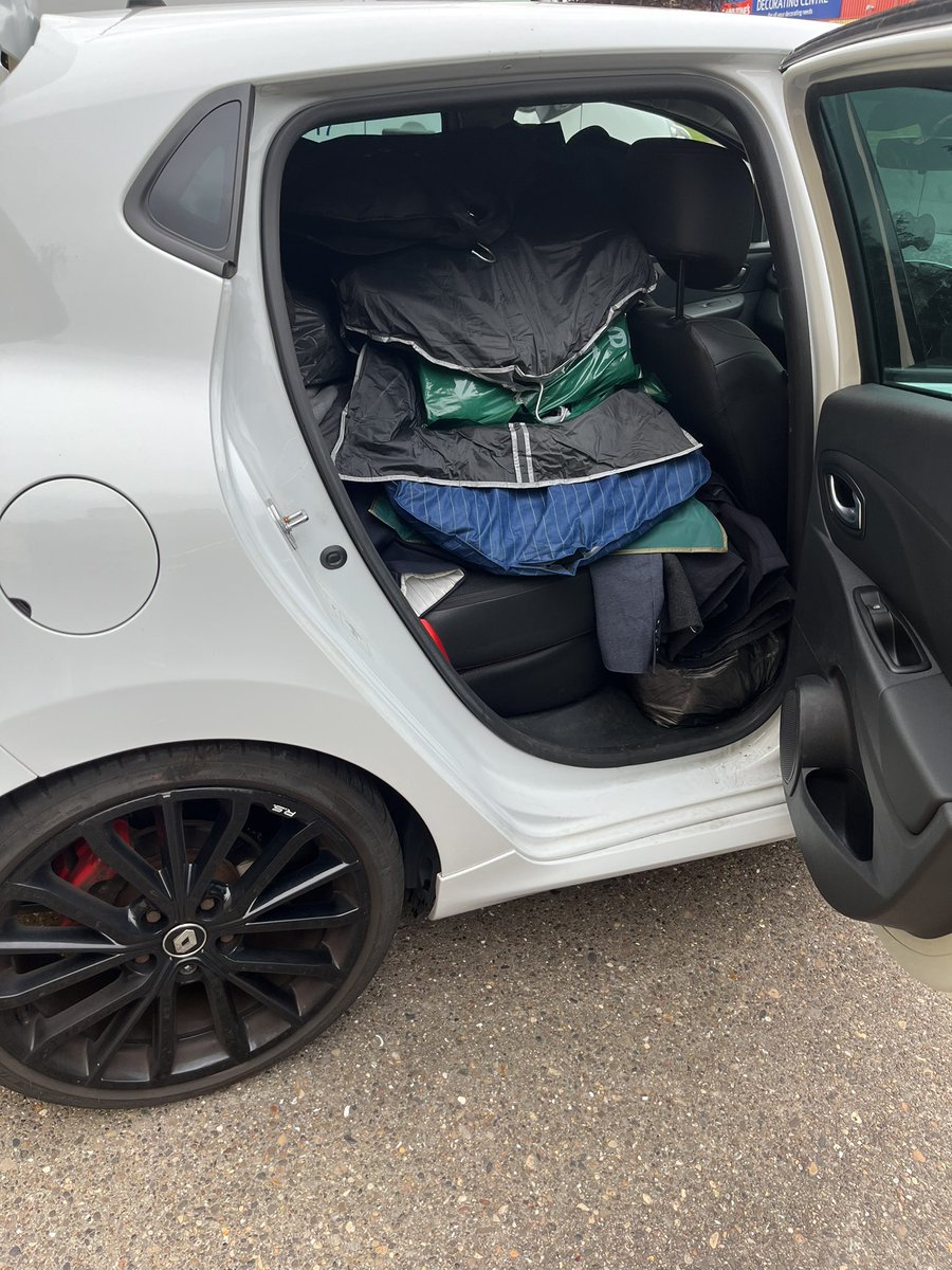 People of the North East are absolute legends 🎉

We collected another car full of wonderful clothing from our fantastic <a href="/SOSGroupLtd/">SOS Group Ltd #SBS Winner</a> Hub this evening as all the clothing will go towards supporting North East unemployed men look/feel confident when they attend their interviews.