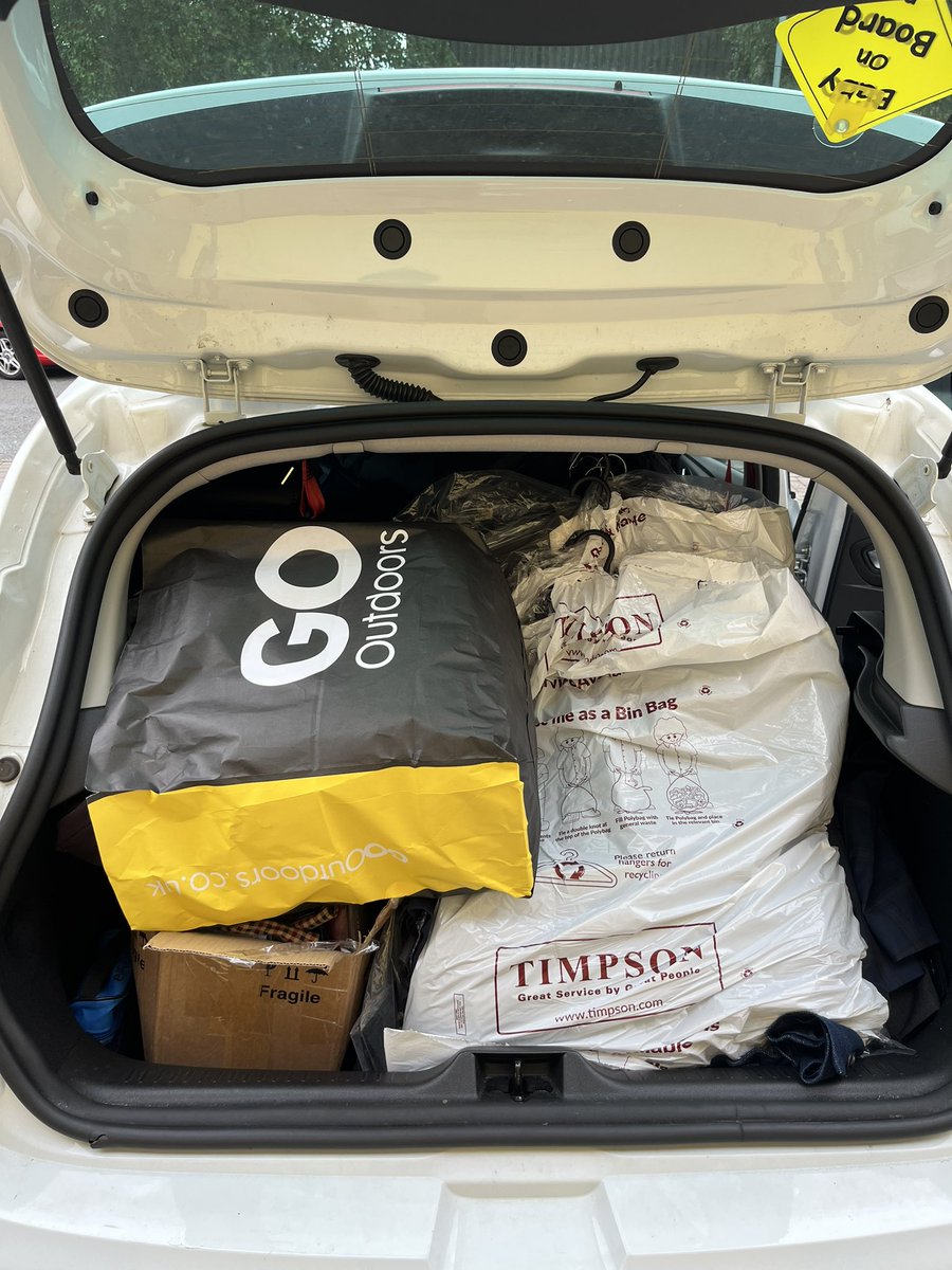 suit_ability's tweet photo. People of the North East are absolute legends 🎉

We collected another car full of wonderful clothing from our fantastic @SOSGroupLtd Hub this evening as all the clothing will go towards supporting North East unemployed men look/feel confident when they attend their interviews. https://t.co/pn3X8422EF