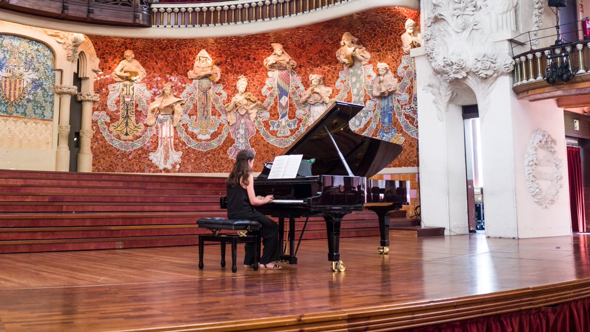 Conserv_Cervera's tweet photo. Entrega de diplomes i audició dels guanyadors/es del concurs #tuhitoques, organitzat per @mariacanals_bcn, al @palaumusicacat.

Una magnífica experiència! Moltes gràcies per tot! 🖤🎹

📸 Jordi Ros

...
#mariacanals #barcelona #piano #johitoco #música https://t.co/jSb5IkkrVY