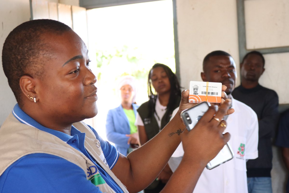 ECT3Project's tweet photo. This week the ECT-3 project, implemented by @WorldVision, started piloting the Last Mile Mobile Solution (LMMS) covering six schools from Nacarôa and Muecate, in Northern province of Nampula, with the prospects of improving distribution of school meals provided by @USDA https://t.co/NuKdAupAb0