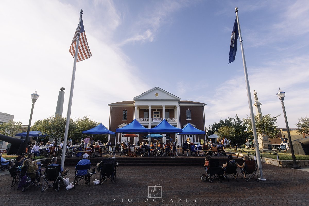 AD_Pixels's tweet photo. Went out this weekend to capture some event photos in Uptown @Visit_MHC -love getting out there and photographing my little town. #photography #MartinsvilleVA https://t.co/9j1TfpySlU