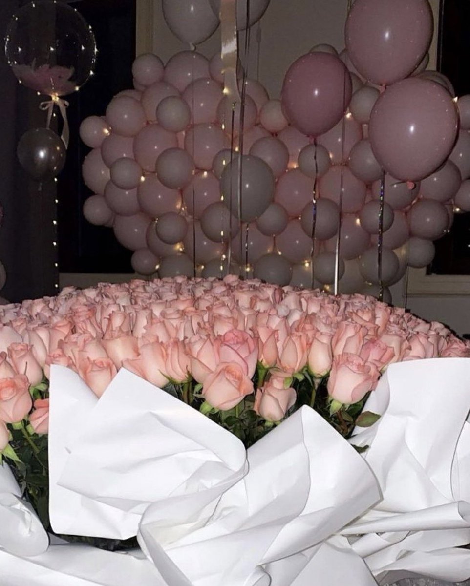bottegalolita's tweet photo. Pink roses https://t.co/gOIqLc6CY7