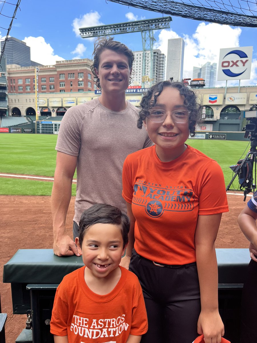 mrtnz_iris's tweet photo. #HoustonAstros #JakeMeyers You are awesome Jake thank you for your time. https://t.co/izptnx3xBE