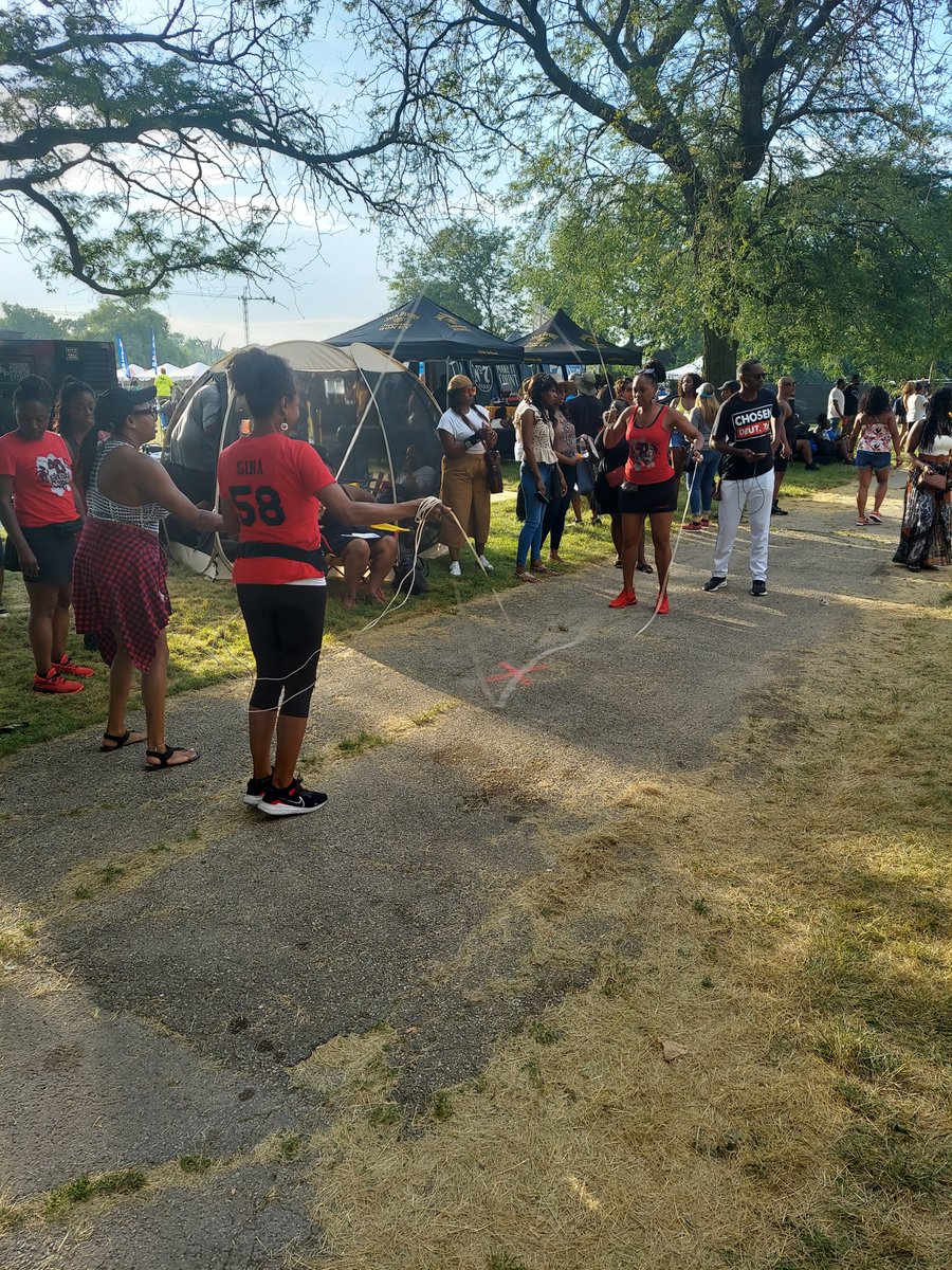 ONS_Chicago's tweet photo. This is what it look like when #police are part of the community. A great weekend @ the @Chosen_Few_DJS. Thanks to Cmdrs Watson, Ben, Ward, Deputy Chief Cato &amp; CPD 03 District for their presence &amp; participation. Several thousand people &amp; no #violence. https://t.co/c0DMl859P5