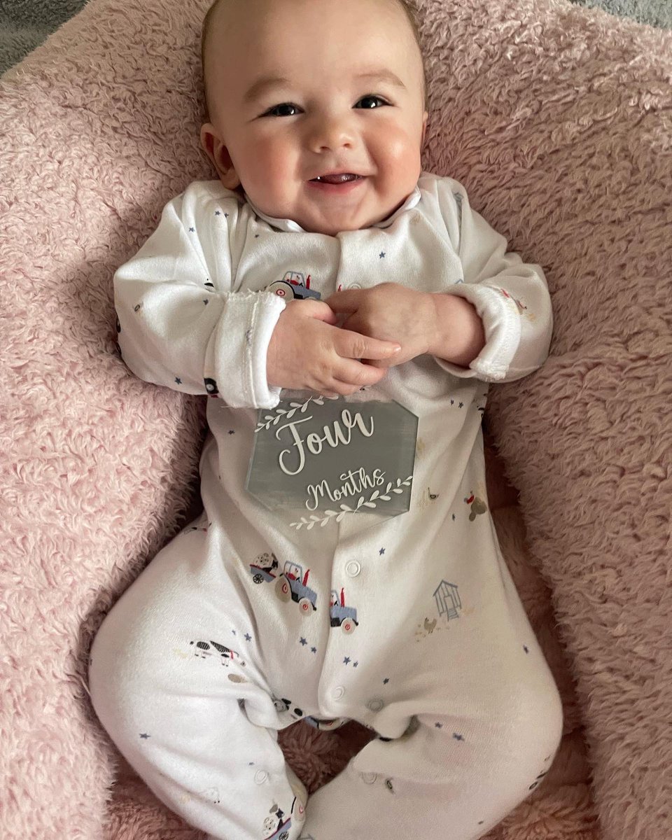 leannehobin's tweet photo. 4mths of being blessed to have you, our gorgeous perfect boy 😘 you are loved by so much by so many 💙💙💙 #maxdavid #babyboy #rainbowbaby🌈 #4monthsold #milestone #ourlittlesmiler #babybrother https://t.co/OYPUaTaObP