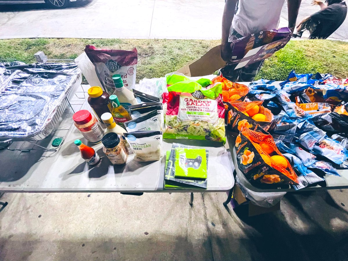 ProjectPIFLA's tweet photo. 🍝 6.30.22 🥗 

Late night dinner for our encampment family 💛 

T H A N K 💛 Y O U @MoBetterSB for donating 10lbs of ground beef for the meat sauce &amp; as always
 T H A N K 💛 Y O U to the Project PIF &amp; his family for sponsoring this meal 🙏🏽 https://t.co/HUz1QIshFr
