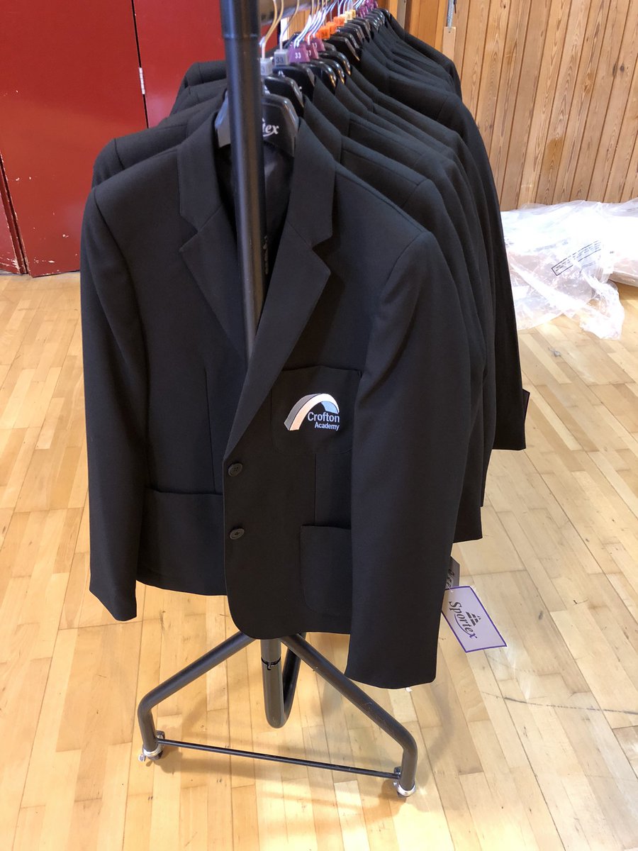 CroftonAcademy's tweet photo. Lovely to welcome Y6 pupils again and their parents & carers to the transition event this evening where they met school staff, checked out uniform sales and Y6 received their new tie for Sept #WeAreCrofton #excitedforSeptember #Year6Transition https://t.co/xOzWXAbjUP