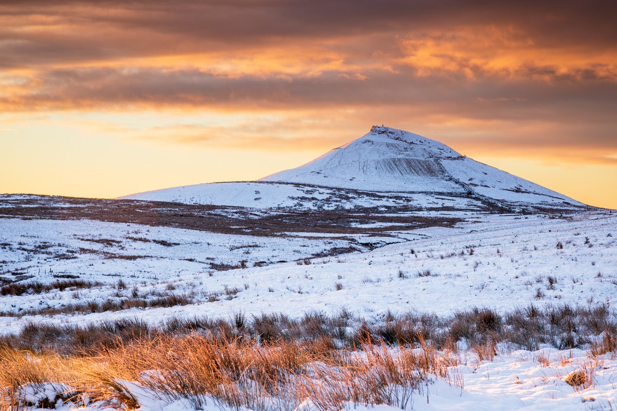 CJWimages's tweet photo. Shutlingsloe print. Sunrise on a snowy day.  Prints at https://t.co/8WvVkEQPqJ
 #PeakDistrict #landscapephotography  #MacclesfieldForest  #Wildboarclough #Langley   #landscapescenery  #peakdistrictphoto #DERBYSHIRE  #prints #wallart https://t.co/8bc7fGv5kg
