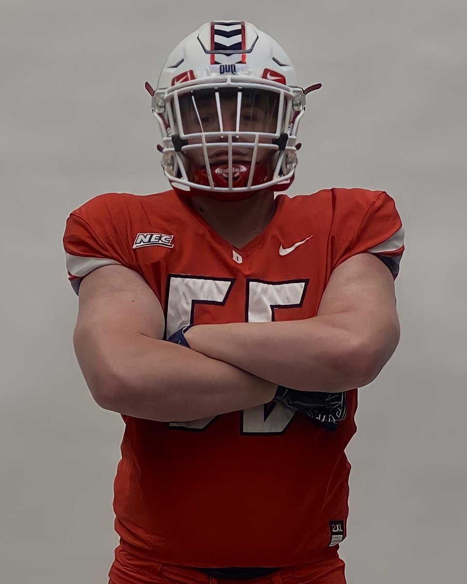 MattBrooksJr's tweet photo. Staying Home 🖤 @DuqFB @CoachFarisonDUQ @CoachMikeCraig @coachrichDuq @CoachRegWells @CoachGribbin @CoachDonHoll1 @coachivy1788 https://t.co/M5G6qVzZz8