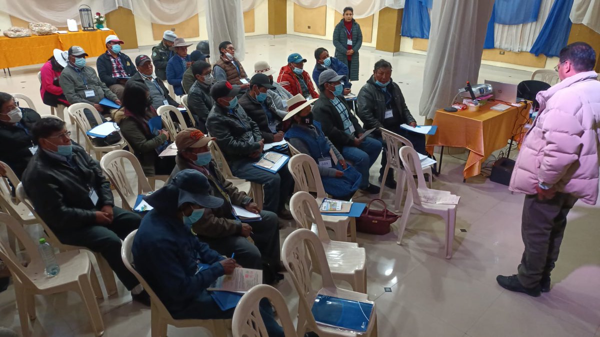 TdpsGirh's tweet photo. Continuando con los talleres de consulta nacional para la elaboración del Programa de Acción Estratégica #PAE en el sistema #TDPS, los actores de la Unidad Hidrográfica #Coata sufren la severa contaminación del río del mismo nombre cuyas aguas fluyen hacia el #LagoTiticaca. https://t.co/56SyvflHy0