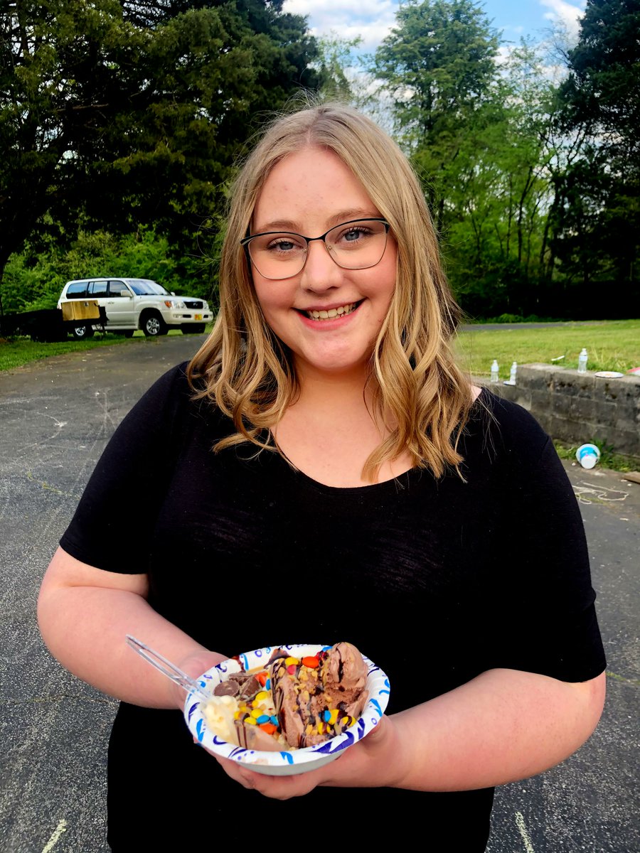 icstudentstn's tweet photo. Ice Cream Sundae contest and games happening THIS SUNDAY!! We'll be meeting at the church 5pm-6:30. SEE YOU THERE😎 🍦 https://t.co/Gqe03miWQV