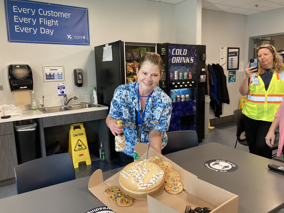 scarletiah's tweet photo. Celebrating IAH CSR 40 years with United! Congrats Sandra!!
Thanks for your dedication! https://t.co/n768Ps7KYO