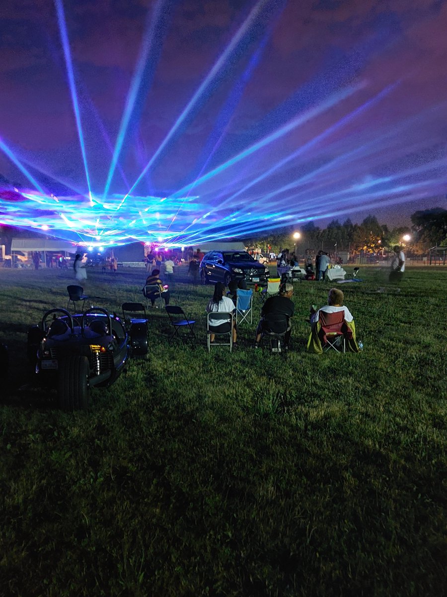 ONS_Chicago's tweet photo. 🙏🏿 South Shore Works for the Light Up event this July 4.  An amazing laser light show, movie, music and food for our families! Special thanks to June Norfleet of Talking Trash for all of her coordination, organization and troubleshooting! https://t.co/xdCDJoXflb
