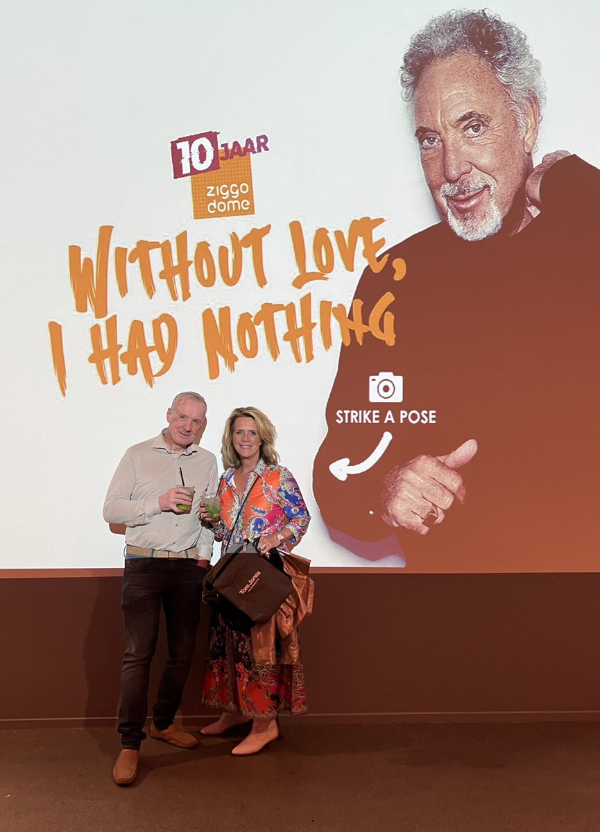 ZiggoDome's tweet photo. Evelyn en Wout hebben zin in het concert van @RealSirTomJones 🤩 Over een uur staat hij op het podium in de #ZiggoDome 🎶 #ACelebration https://t.co/mdMiWwV1My