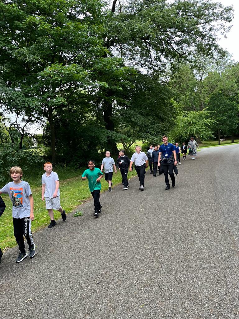 Maple Class had a powerful afternoon of #PSHE with Alan from #AnfieldBoxingClub learning about the impact of knife crime and then visited the  #KnifeAngel Sculpture in #BirkenheadPark to reinforce the information about the devastation knife crime causes. #DoWhatMattersMost