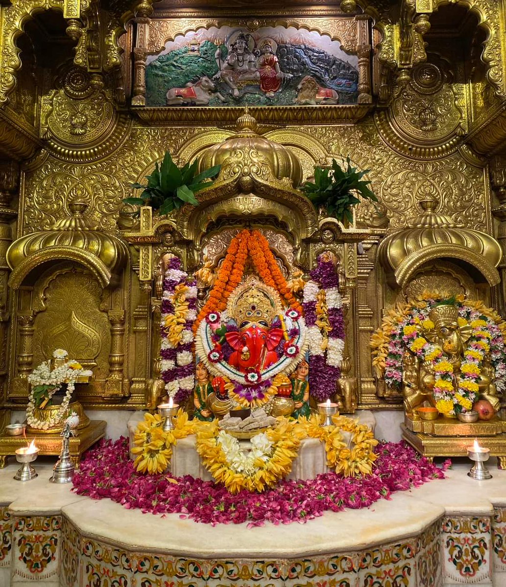 banke_shri's tweet photo. जय श्री सिद्धिविनायक 💛🙏 https://t.co/n559XKq8qd