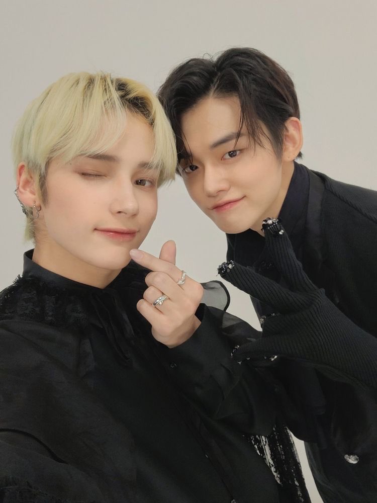 kkhdays's tweet photo. ft  @dailyjunselca 
🤍🤍🤍🤍🤍
#HUENINGKAI
#TXT  #YEONJUN
#TOMORROW_X_TOGETHER https://t.co/tCiQgllIeE