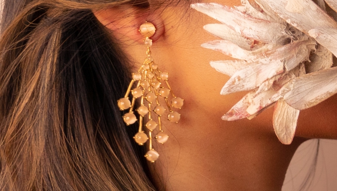 CatJaniga's tweet photo. Shimmering with gold and bursting with light, the Astraea Burst Earrings make a stand-out addition to anyone’s collection. ☄️⁠
⁠
How will you wear your pair? Let us know in the comment section below.⁠ https://t.co/MS89RiYHJr