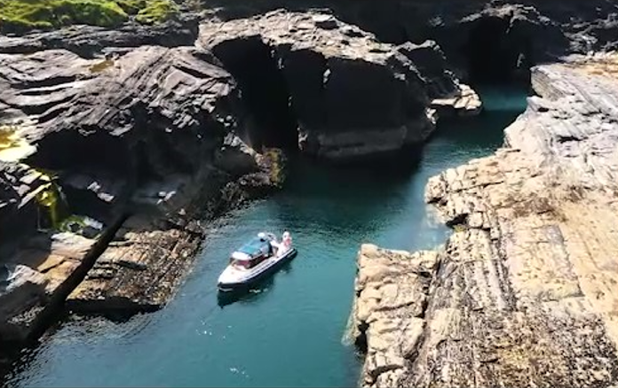 DoolinFerry's tweet image. Doolin Ferry 'Seafari' Experience❣️

Our ‘Seafari’ tours take place onboard our 10 seater private charter. Giving unrivalled views of the coastline. You dictate the itinerary!

For further details click here: bit.ly/3dCqHYe

#DoolinFerry #AranIslandsFerry #Doolinferryco