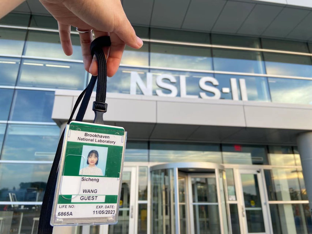 Yanlab9's tweet photo. Our Sicheng had a very productive visit to @BrookhavenLab  working on high-pressure UV/Vis/IR experiments! #NSLSII #highpressurechemisry https://t.co/QhQL9xwnxr