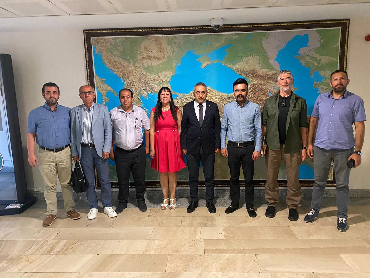Gumruk_muhafaza's tweet photo. Türk Büro-sen Genel Başkanı @TurkesGuney Bey ve Ticaret Şube Başkanı Özgür ÇELİKTAŞ Bey bizleri ziyaret ederek, Teşkilâtımızın özlük,yetki ve teşkilatlanma sorunları hakkında bilgi almıştır. İki stk olarak atacağımız adımlar mütaala edilmiştir. Kendilerine teşekkür ederiz. https://t.co/K2dIlcwmxD
