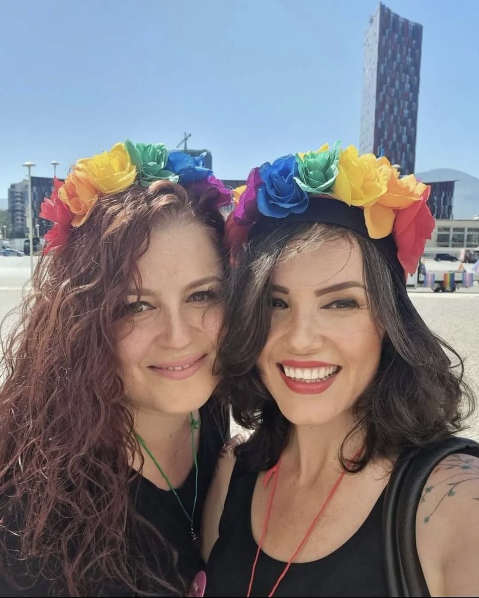 Historiaime's tweet photo. Ndiqni rrugëtimin e familjes së Albës dhe Edë në Rrugëtim me Anilën. Familjet LGBTQ janë të larmishme dhe plot ngjyra. “Ne kemi vendosur që të flasim publikisht për përvojën tonë si një formë aktivizmi për të ndryshuar mendjet dhe zemrat e njerëze”. https://t.co/QISSC2ncpI