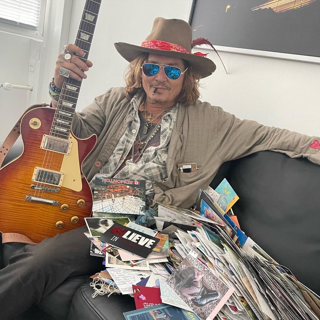 ReemDepp's tweet photo. Via alexxbecker IG  “Dear Relatives Johnny was really happy and moved and says thank you for all the messages from around the world 🌎” #JohnnyDepp https://t.co/1OWmd4W0mv