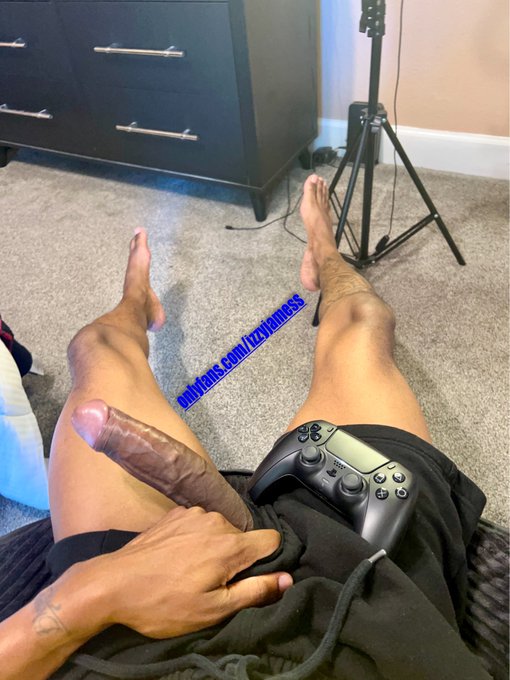 Who wanna come play PS5? I have an extra controller 😅  https://t.co/L0FtKk2PiB https://t.co/qWWU1HB6<a href="/tag/izzyjamess"class="tags"><span>#izzyjamess</span></a>