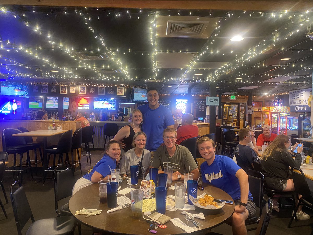 ConnorRaab1's tweet photo. Small group AP Stats reunion at bridges scoreboard. Caught up and talked about our AP scores. Mr. Cotner had a 90% pass rate this year with 36/40 kids passing👏@OfficeStoh @HighlandHighHHS https://t.co/iMsEZwQWUu