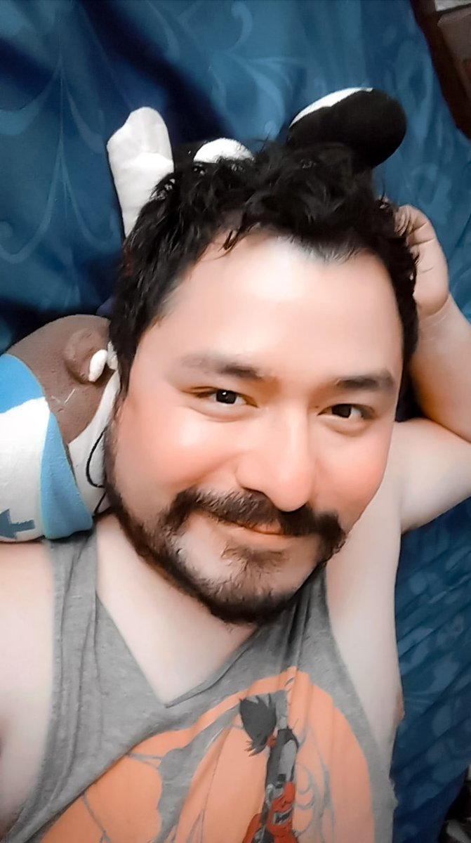 WideNSazzy's tweet photo. Después de un rico menudo, encuentras el lugar con más luz y ahí se toman la selfie 🤭

Ahí disculpen las greñas #sísoyunseñor #LesQuiere #guau #unvicioso #nosoybears #butItry #quecalor🔥 #bearface https://t.co/MYQLDonSCD