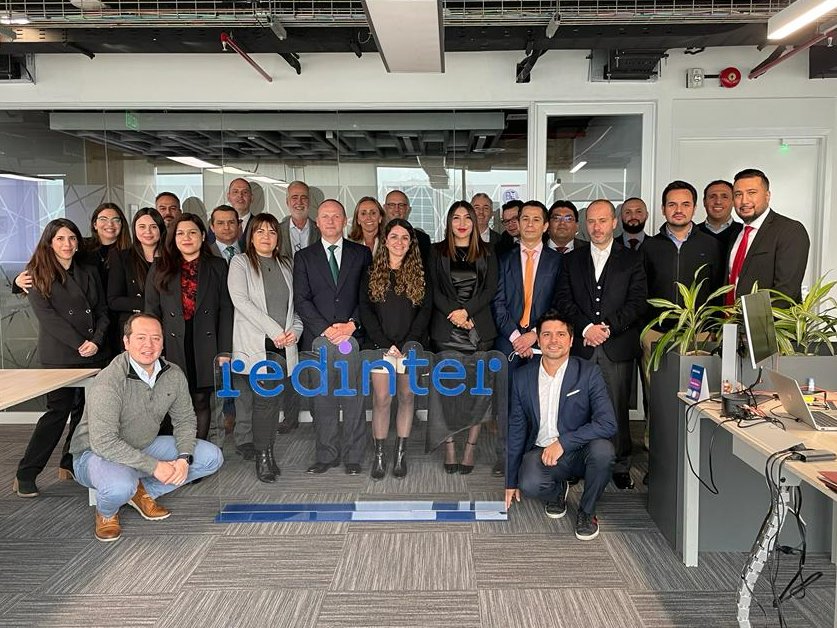 📸Nuestro CEO, Roberto García Merino, visita las oficinas de nuestra filial internacional Redinter en #Chile donde gestionamos más de 1.740 km de líneas de alta tensión para garantizar servicios esenciales y facilitamos la #transiciónenergética en el país.