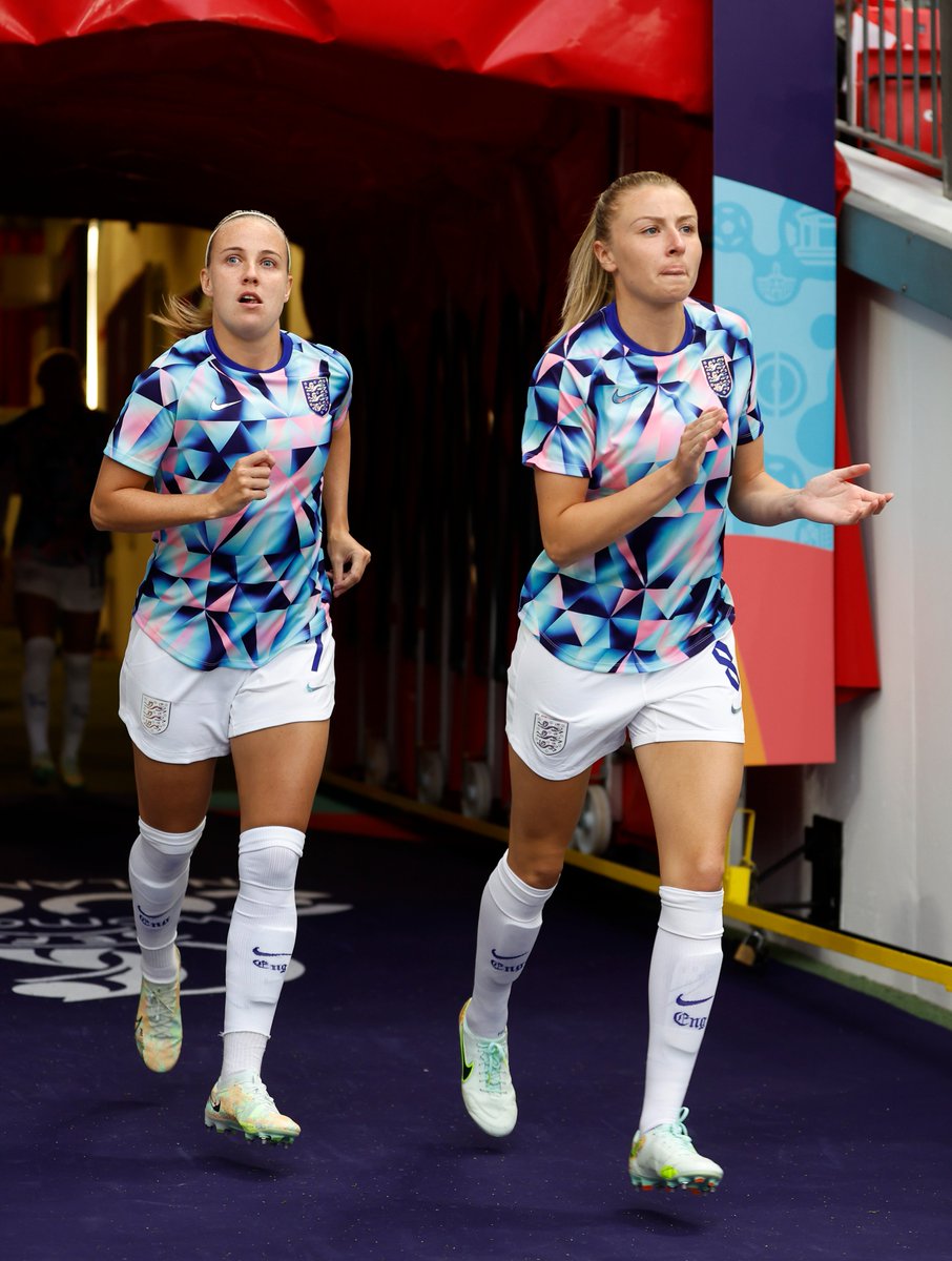 Lionesses's tweet photo. Time to get warm.

Edging closer to kick-off ⏳ https://t.co/zwJciD9n5R