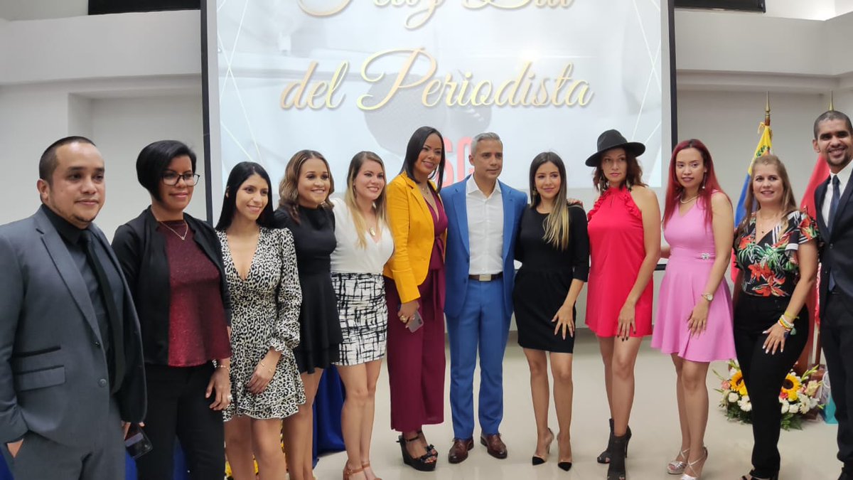 Funtbcac_Cem's tweet photo. #06Jul A propósito de celebrarse el pasado 27 de junio el Día del Periodista, la #CSC en conjunto con la directiva de la @Funtbcac_Cem reconocieron la labor de los profesionales de la comunicación de nuestra industria. 
#TierraDeLibertadores 
#ProducirEsVencer
@IndustriasVE https://t.co/uqhJZgrr4J