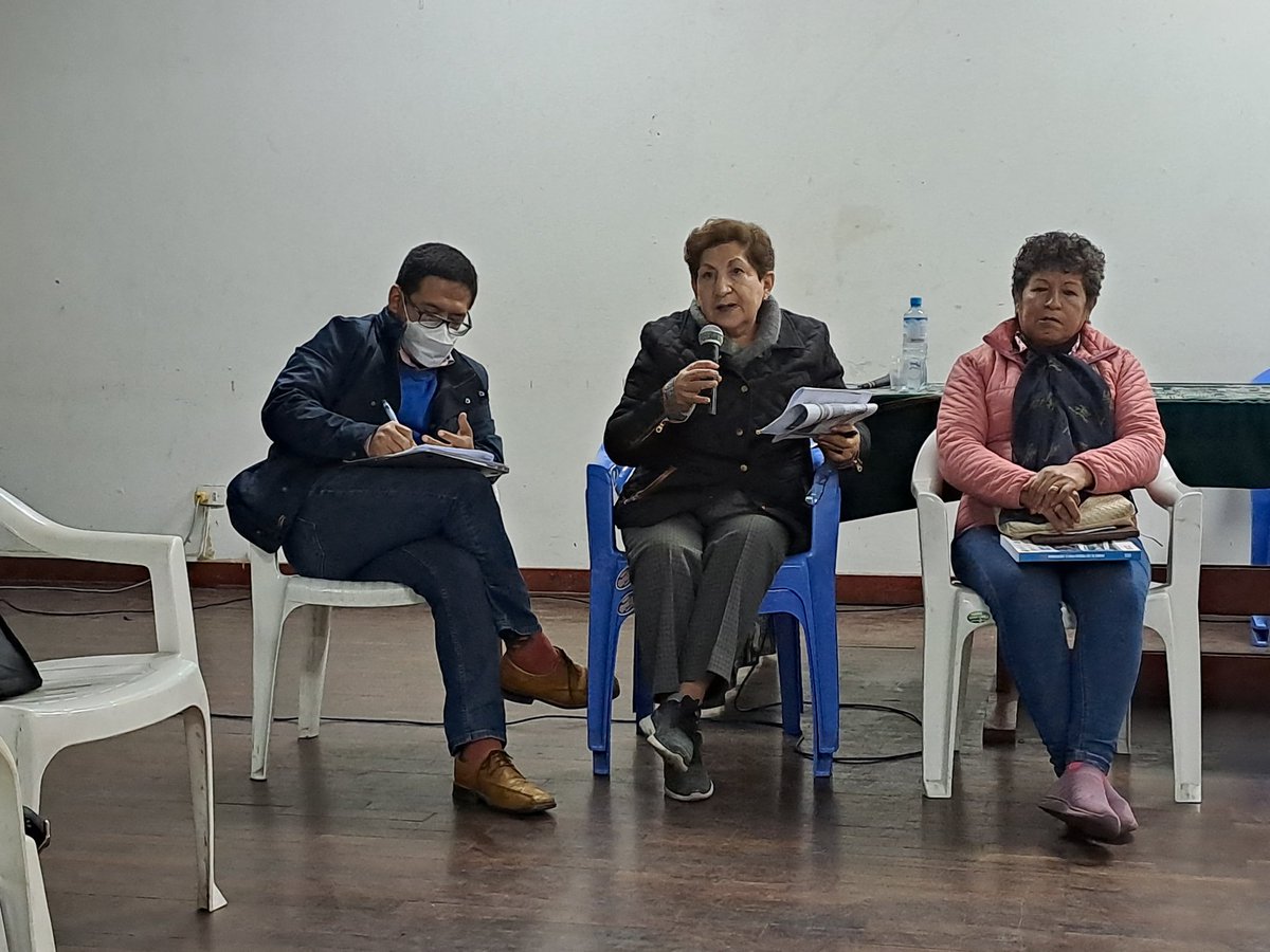 FENMUCARINAP's tweet photo. Elizabeth León, directora de la #DPMP, presenta "Estrategia: Emprendimiento de la Mujer Rural e Indígena" a dirigentxs de @CunarcP @aidesep_org @cnacomunic
@FENMUCARINAP #MRNOP #FENCAAP Ayacucho, Federación Cafetaleros VRAEM, #FDDRL Loreto, Red de Mujeres. https://t.co/D8bhUGokqe