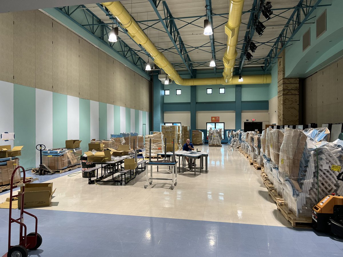 GlennGRobbins's tweet image. New desks and chairs for all scholars in our district! #flexible #writable #howmightwe #scholarandstaffselected