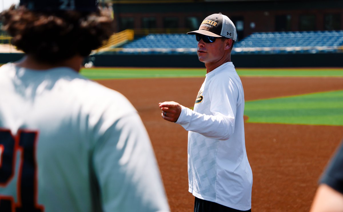 GoShockersBSB's tweet photo. Our camps are rolling 🌾 

It's like a regular camp except instead of eating granola bars in a tent you get better at baseball https://t.co/ZiskJ6wuUB