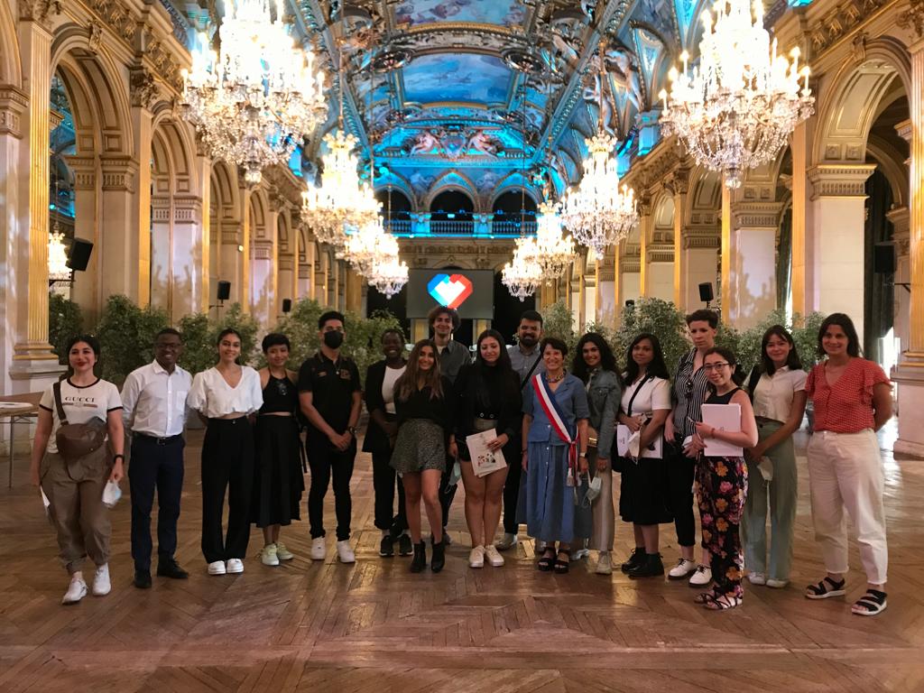 dversini's tweet photo. #Droitsdelenfant Heureuse d'avoir accueilli 12 jeunes venant du monde entier, lauréats du concours #LabCitoyen de @IFPAris qui portait cette année sur les Droits de l'Enfant. Echanges fructueux avec la Mission droits de l'enfant de @Paris. Bravo à ces jeunes pour leur engagement! https://t.co/NUKrjcIFHb
